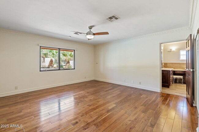 Building Photo - 5310 E Camelback Rd