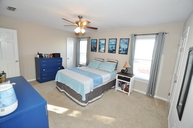 Building Photo - Landstown Lakes