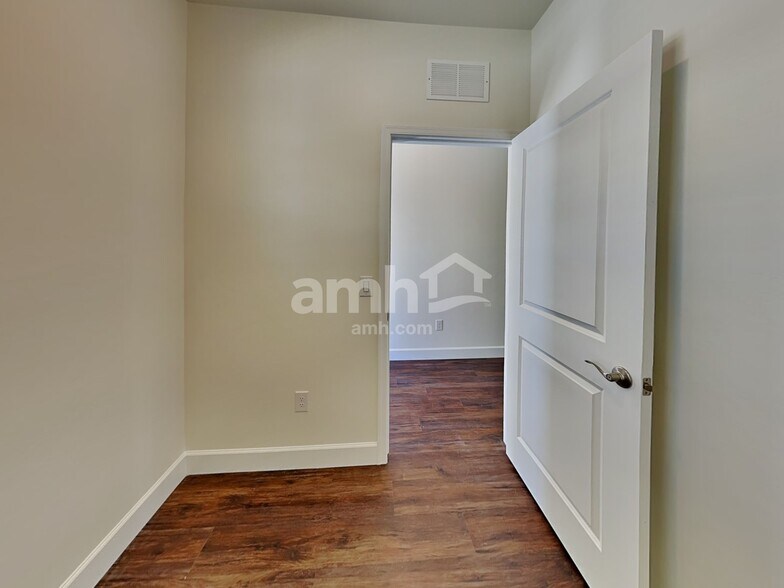 Building Photo - 7487 S Via Bombachas