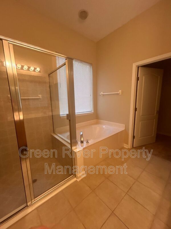 Building Photo - 2120 Stone Creek Dr