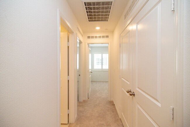 Building Photo - Brand New 3 Bed / 3 Bath Townhome In River...