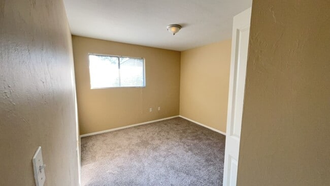 Building Photo - 2 Story Townhouse in Hawthorne Reserve