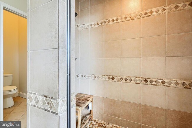 Building Photo - 2200 Brookfield Ave