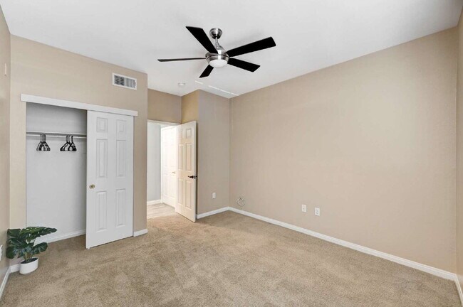 Building Photo - Ground Floor 2BD/2BA Condo in Gated Hender...