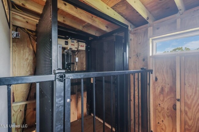 Building Photo - 238 Lovers Ln