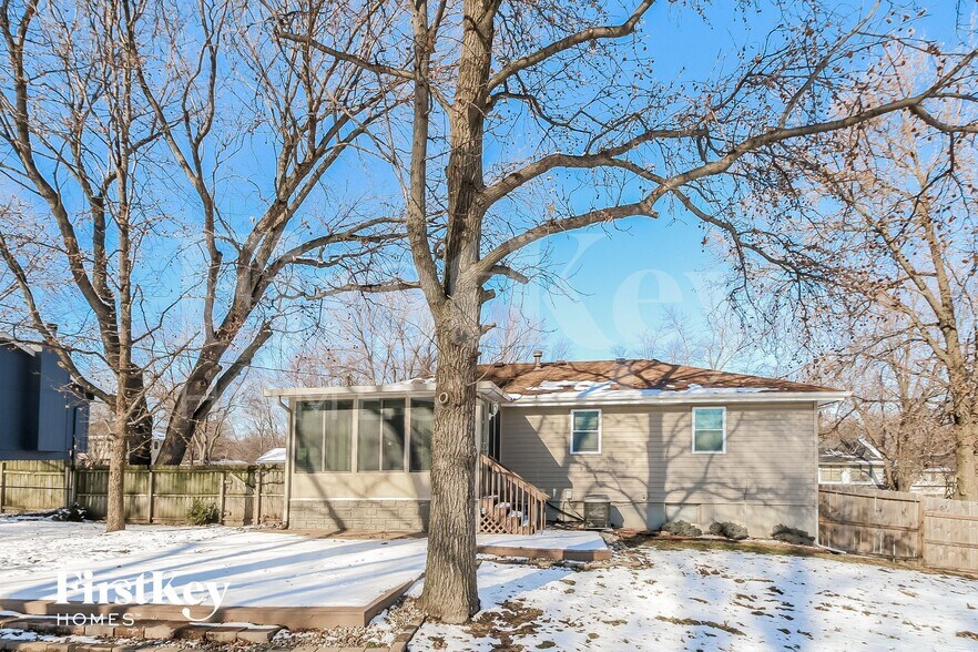 Building Photo - 913 NE 113th Terrace