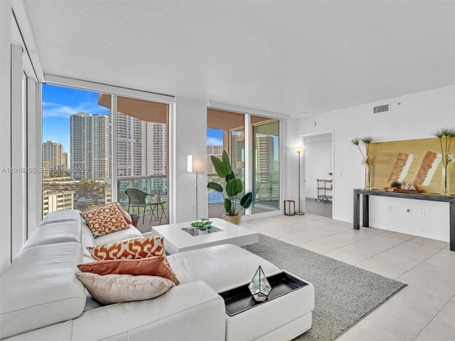 Building Photo - 3370 Hidden Bay Dr