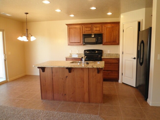 Building Photo - Gorgeous 3 Bedroom Townhome in St. George