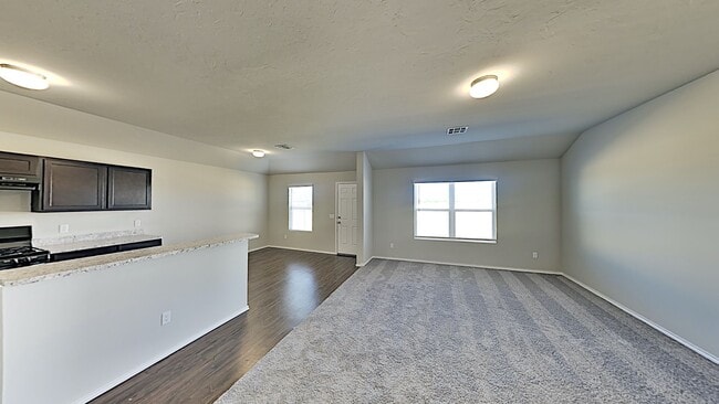 Building Photo - Very Nice 4 Bedroom 2 Bath Home in Yukon Schools.