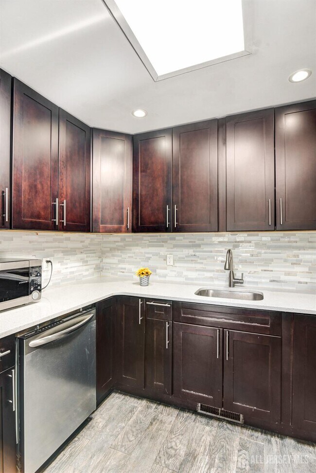 Building Photo - 167 N Main St