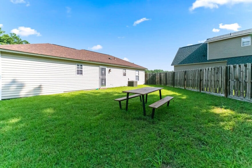 Building Photo - 10 Soling Ave