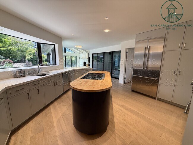 Building Photo - Newly Remodeled Spacious Three Bedroom Quail Lodge Home