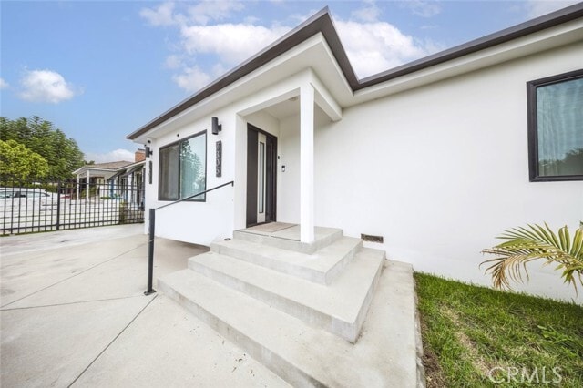 Building Photo - 7306 Farmdale Ave