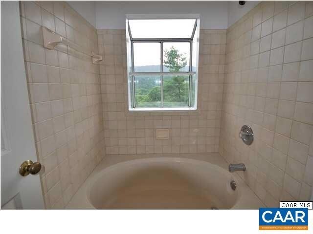 Building Photo - 1235 Maple View Dr