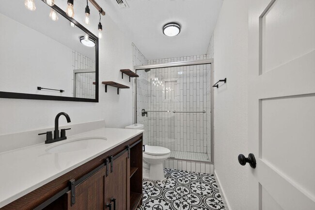 Building Photo - 2124 Burton Dr