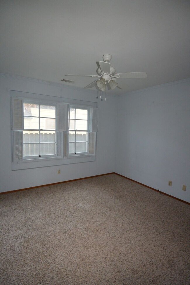Building Photo - Cute Home in Beverly Glen Area
