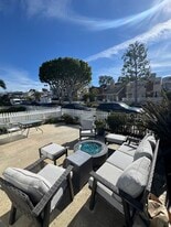 Building Photo - 511 Poinsettia Ave