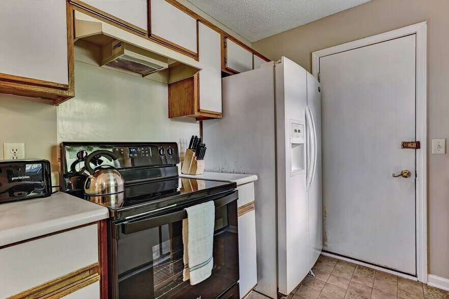 Building Photo - 170 Laurelwood Dr