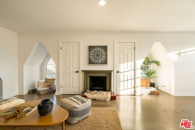 Building Photo - 2622 2nd St