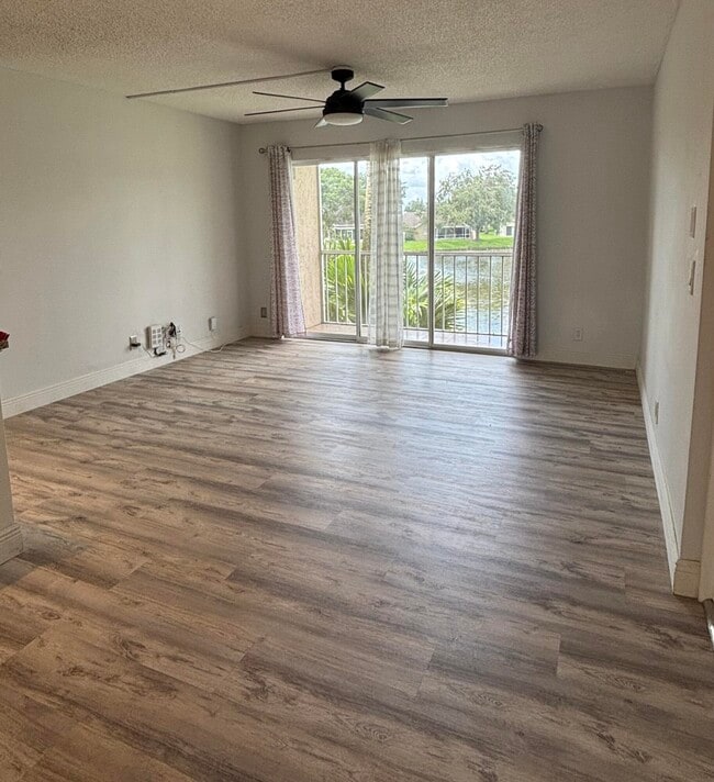 Building Photo - 13771 Oneida Dr