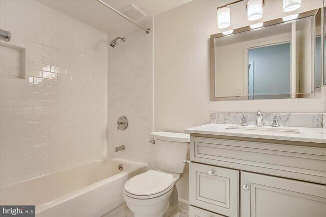 Building Photo - 6800 Fleetwood Rd