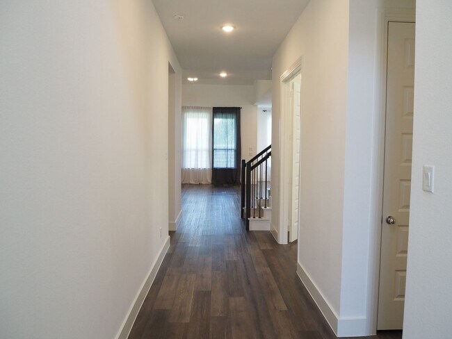 Building Photo - 5009 Shadetree St