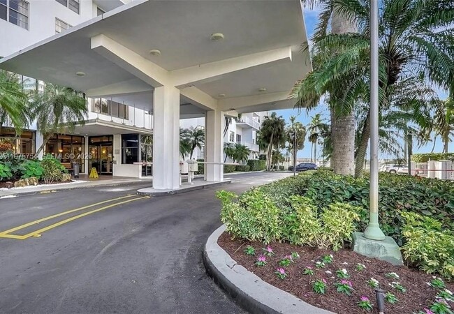 Building Photo - 2801 NE 183rd St