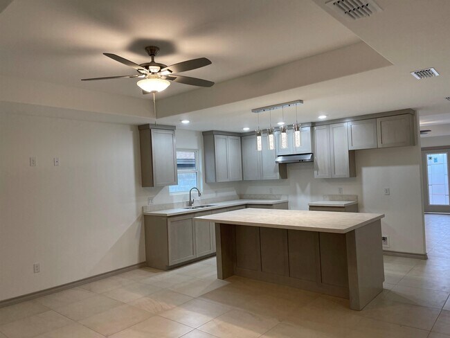 Building Photo - 121 Valladolid Ave