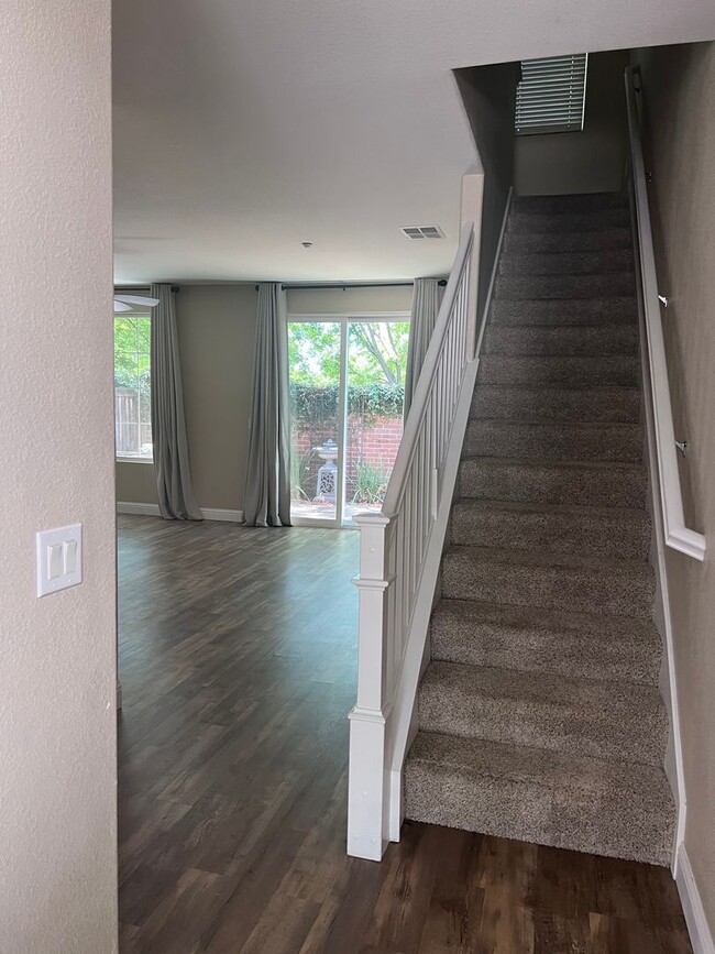 Building Photo - Coppergate Townhome