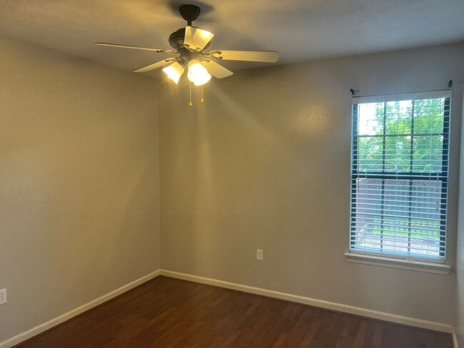 Building Photo - 3 Bed 2 Bath Home