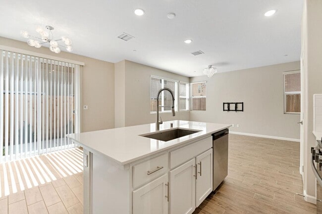 Building Photo - 1116 Encore Wy W