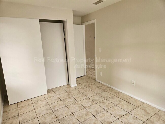 Building Photo - 1635 Newport Ct