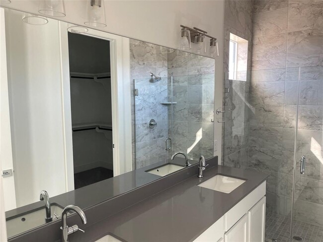 Building Photo - 2050 Lohmans Spur Rd