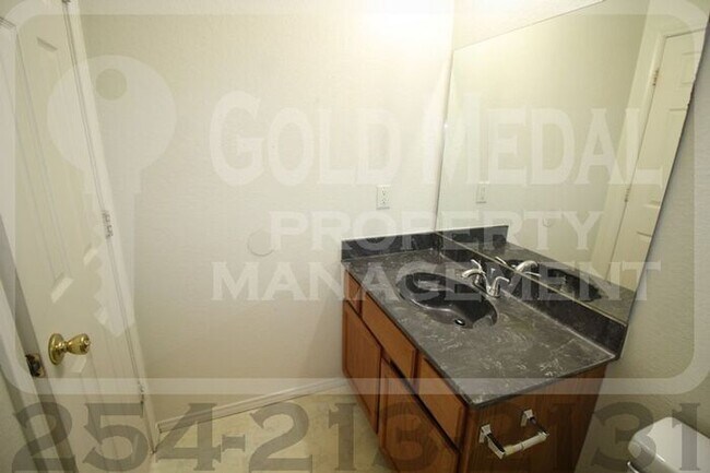 Building Photo - 3304 Hereford Ln