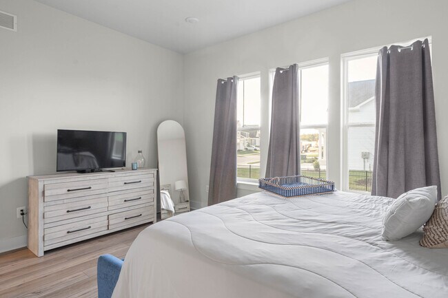 Building Photo - 31080 Silver Maple Dr