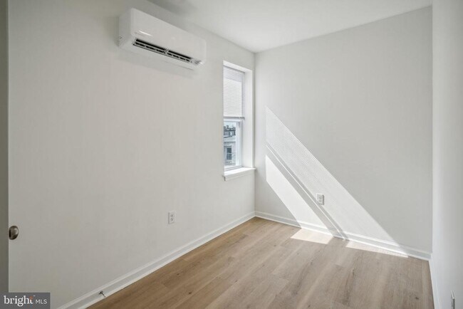 Building Photo - 321 E Lehigh Ave