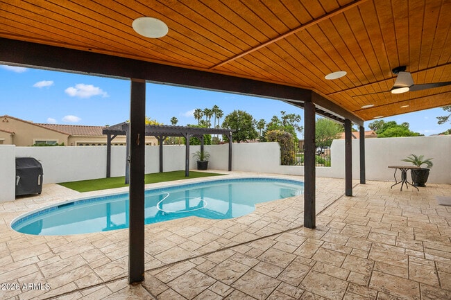 Building Photo - 14436 N Coral Gables Dr