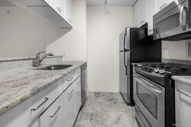 Building Photo - 4 Martine Ave