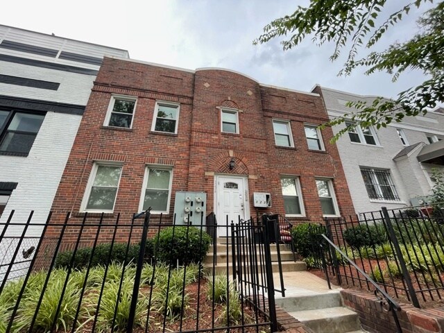 Building Photo - 1234 Queen St NE
