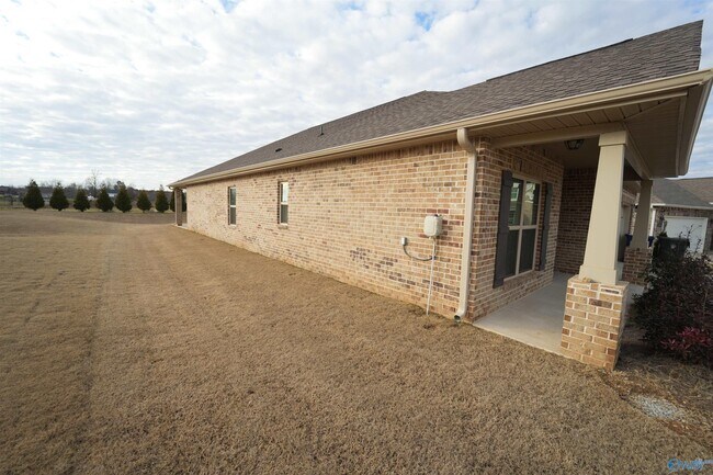 Building Photo - 204 Joan Cir