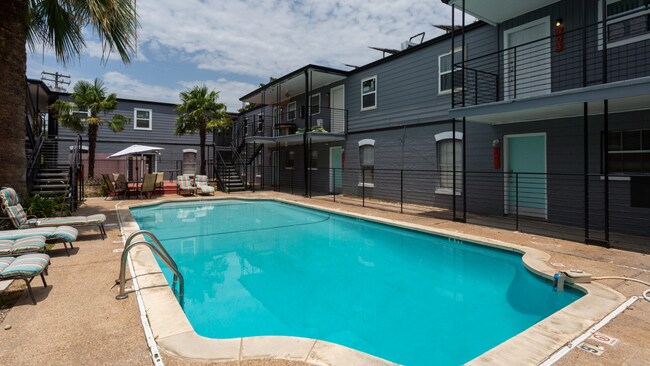 Building Photo - Spacious One-Bedroom at Hyde Park Square