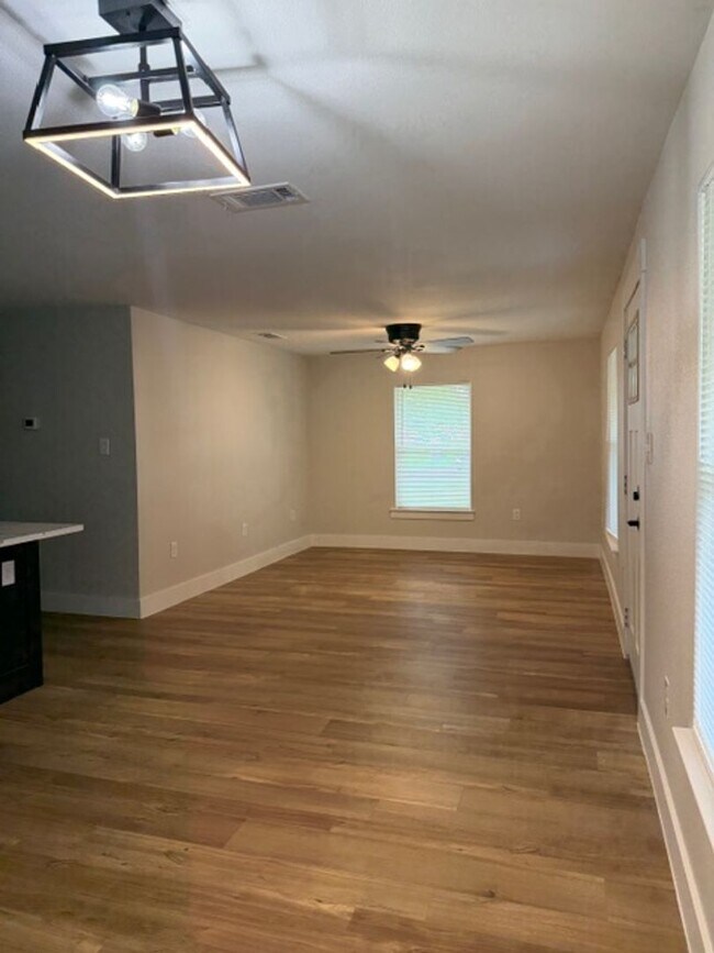 Building Photo - Welcome to Your Ideal Home: 3-Bedroom, 2-Bath Gem Near UNT and Downtown!