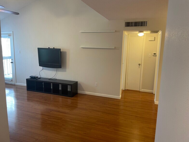 Building Photo - 7950 N Stadium Dr