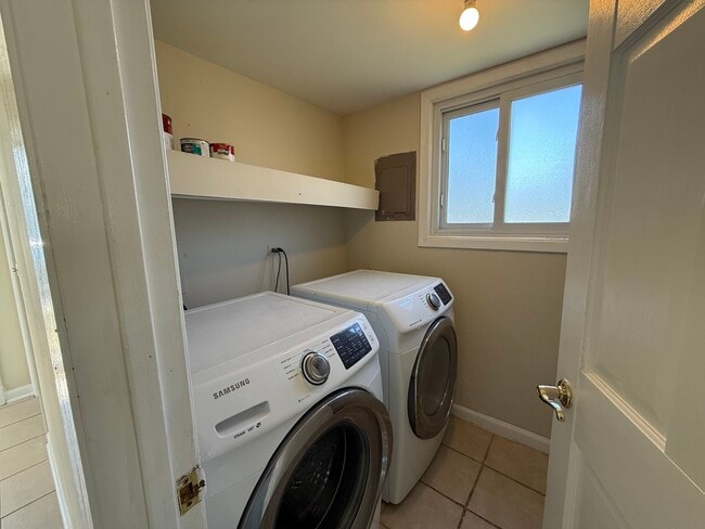 Building Photo - 1874 Windward Ln