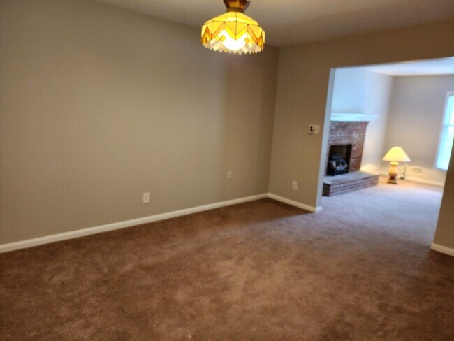 Building Photo - 3 Bedroom, 2 Bathroom Home