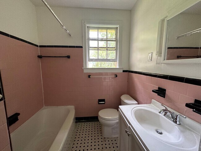 Building Photo - Great Brick Home