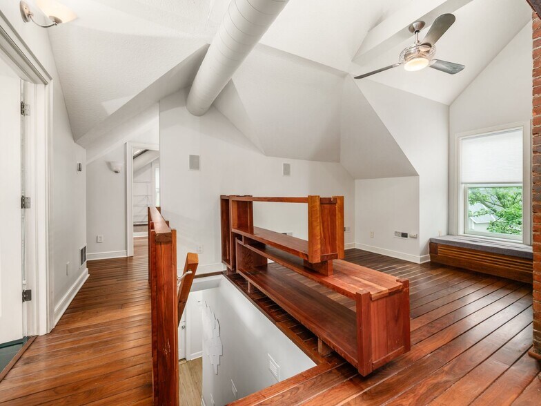 Building Photo - 36 E Kossuth St
