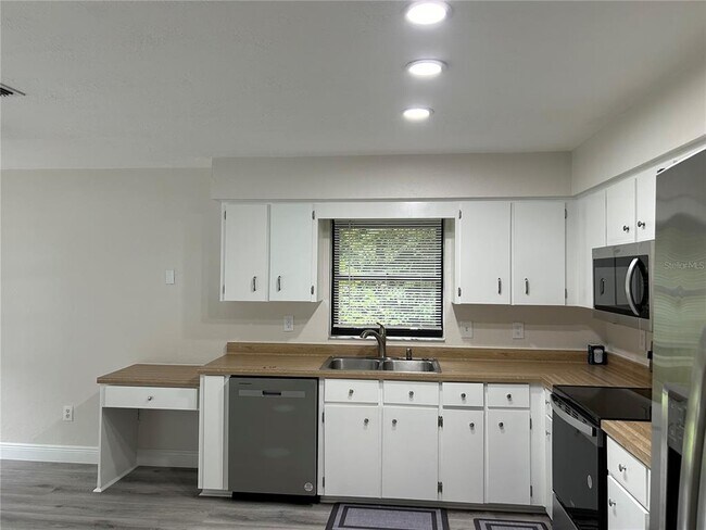 Building Photo - 484 E Maine Ave