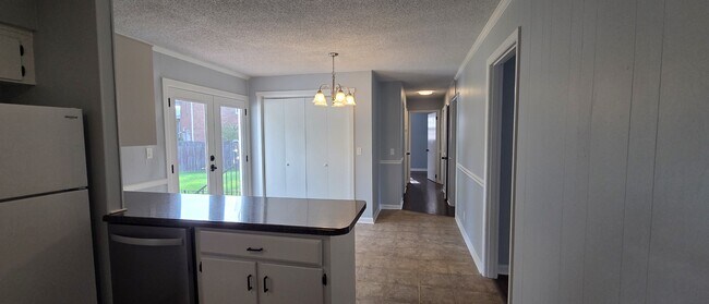 Building Photo - 100 Southburn Dr