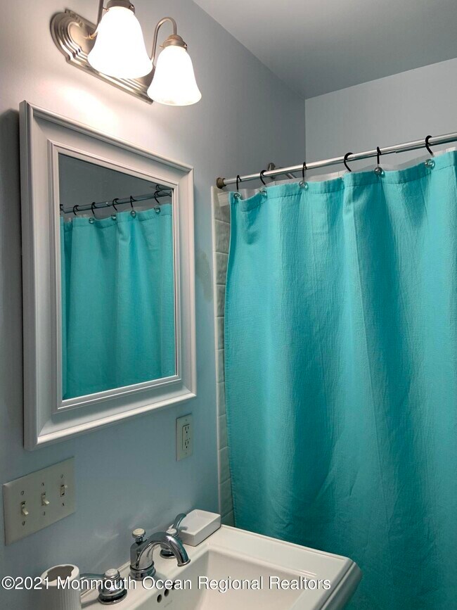 Building Photo - 33 Broadway